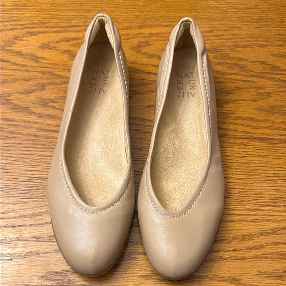 Naturalizer Tan Ballet Flats Timeless Design - Picture 1 of 4